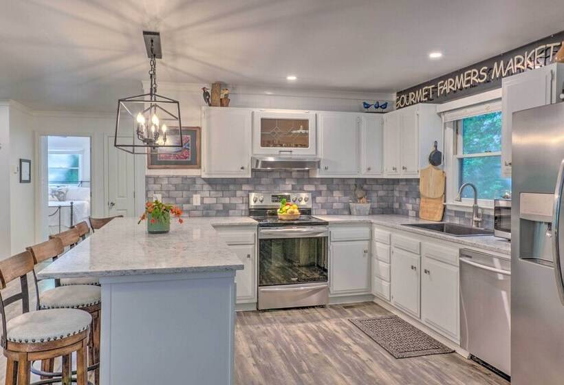 Beautiful Connestee Falls Home W/ Porch In Brevard