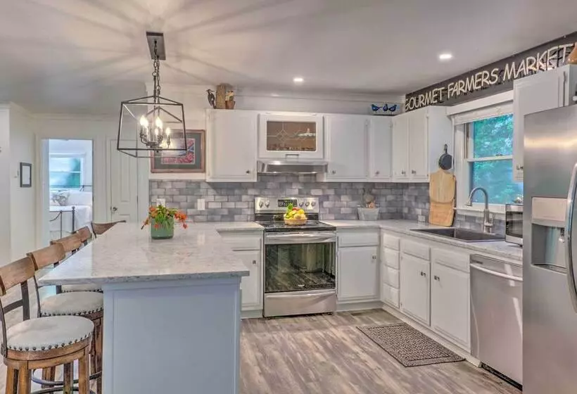 Beautiful Connestee Falls Home W/ Porch In Brevard