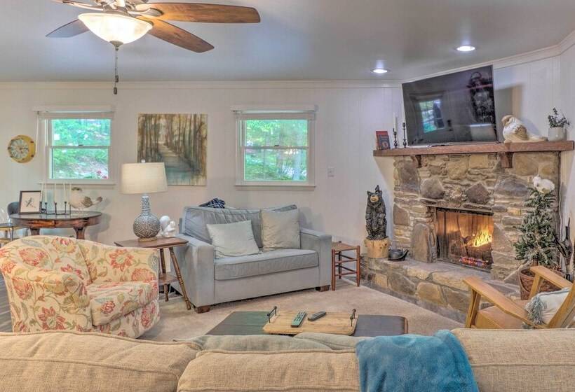 Beautiful Connestee Falls Home W/ Porch In Brevard