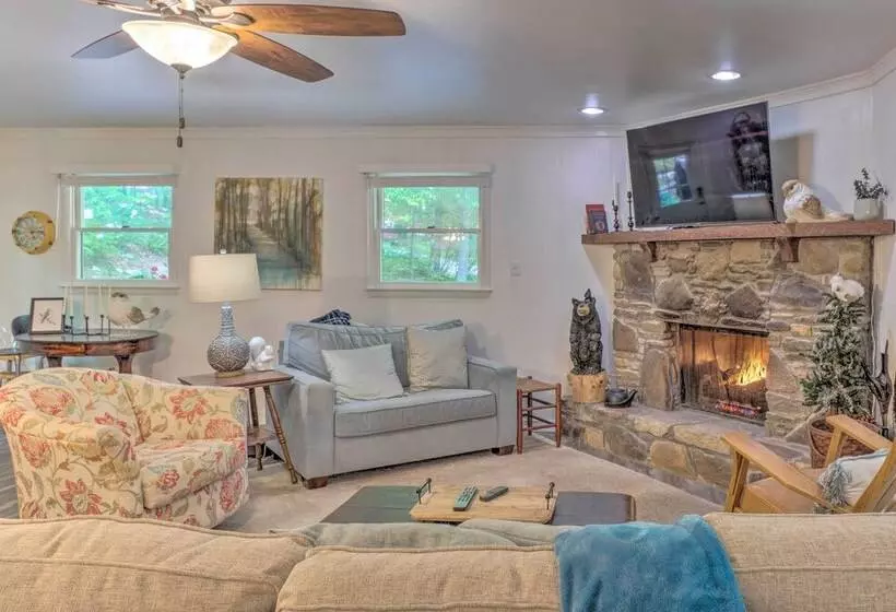 Beautiful Connestee Falls Home W/ Porch In Brevard