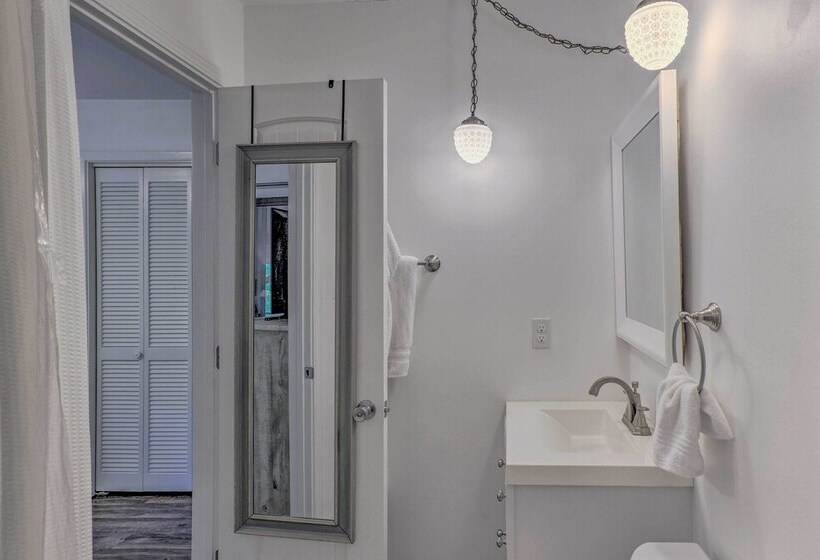 Beautiful Connestee Falls Home W/ Porch In Brevard