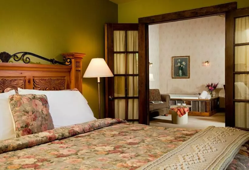 تختخواب و صبحانه Chanticleer Cabins