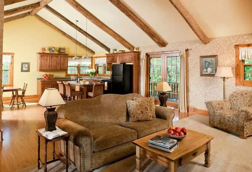 تختخواب و صبحانه Chanticleer Cabins