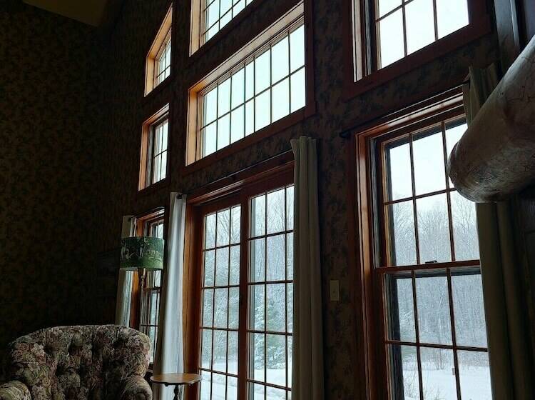 ベッドアンドブレックファースト Chanticleer Cabins