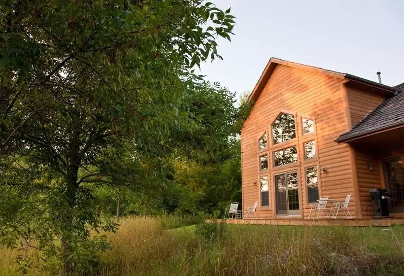 تختخواب و صبحانه Chanticleer Cabins