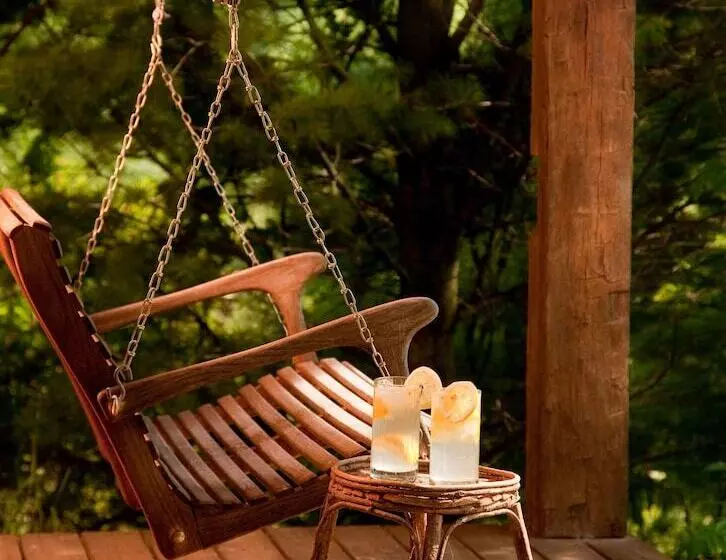 تختخواب و صبحانه Chanticleer Cabins