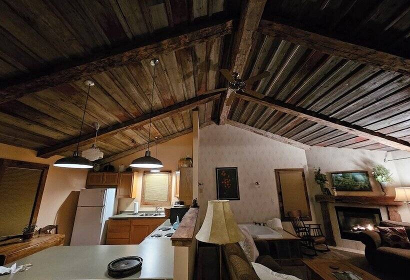 ベッドアンドブレックファースト Chanticleer Cabins