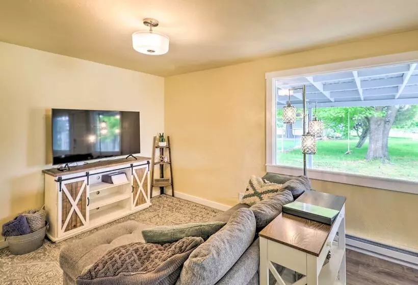 Bigfork Home W/ Mtn Views   Close To Lake!