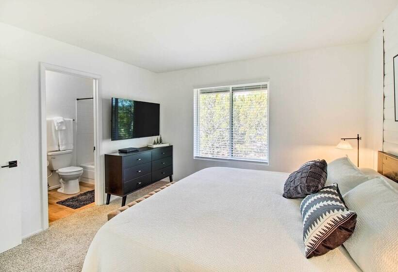 Near Hiking: Modern Heber Overgaard Cabin W/ Deck