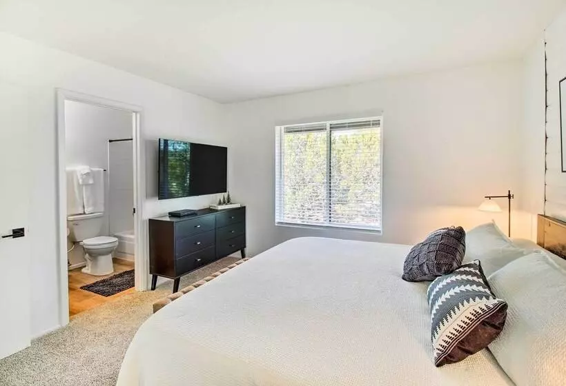 Near Hiking: Modern Heber Overgaard Cabin W/ Deck