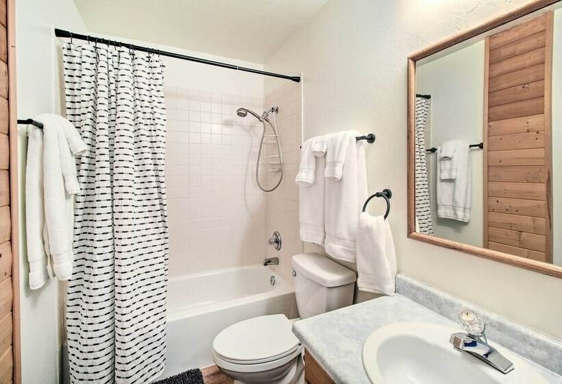 Near Hiking: Modern Heber Overgaard Cabin W/ Deck