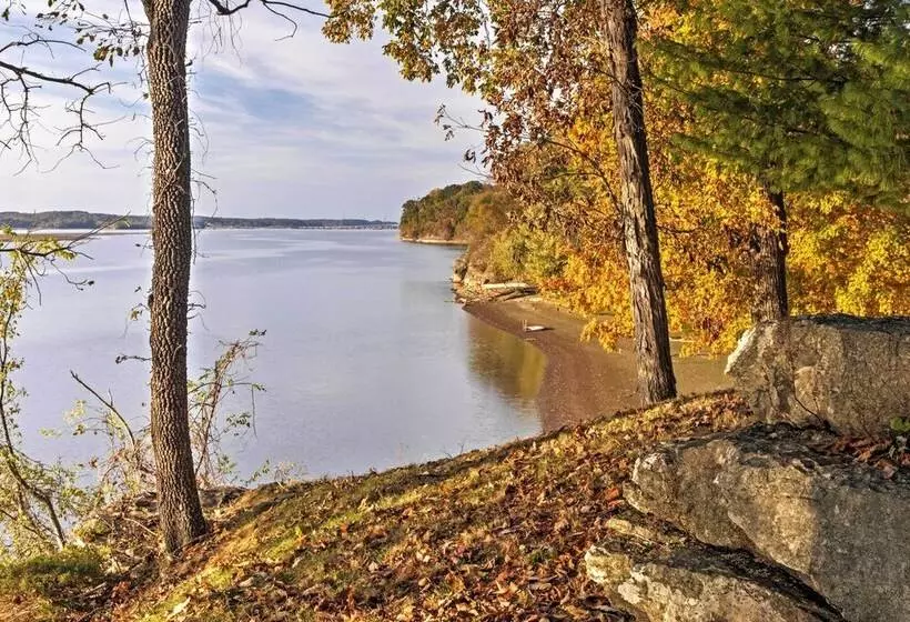 Captivating Cadiz Hideaway W/ Deck On Lake Barkley
