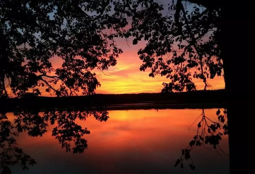 Captivating Cadiz Hideaway W/ Deck On Lake Barkley