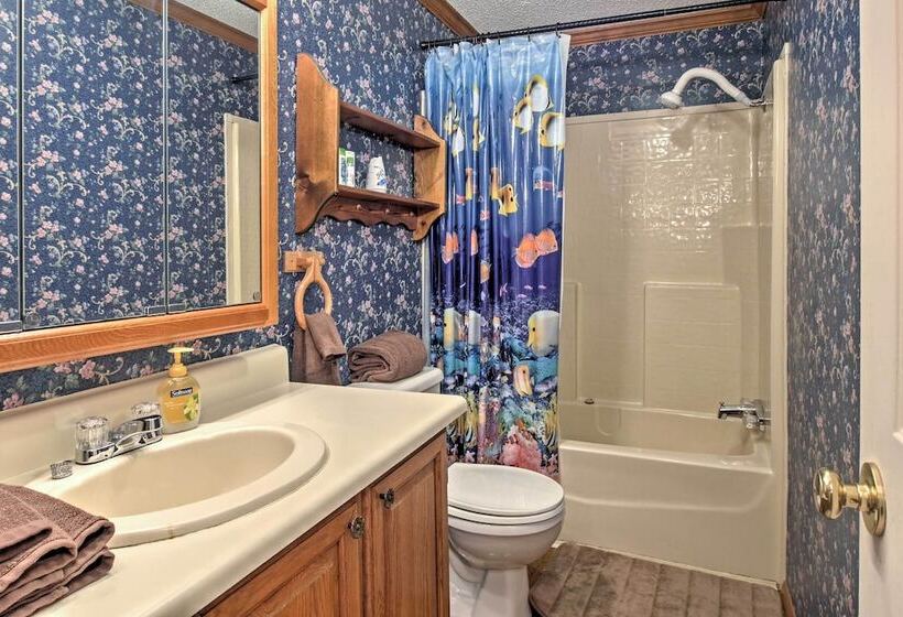 Captivating Cadiz Hideaway W/ Deck On Lake Barkley