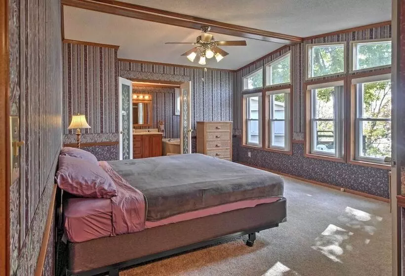 Captivating Cadiz Hideaway W/ Deck On Lake Barkley