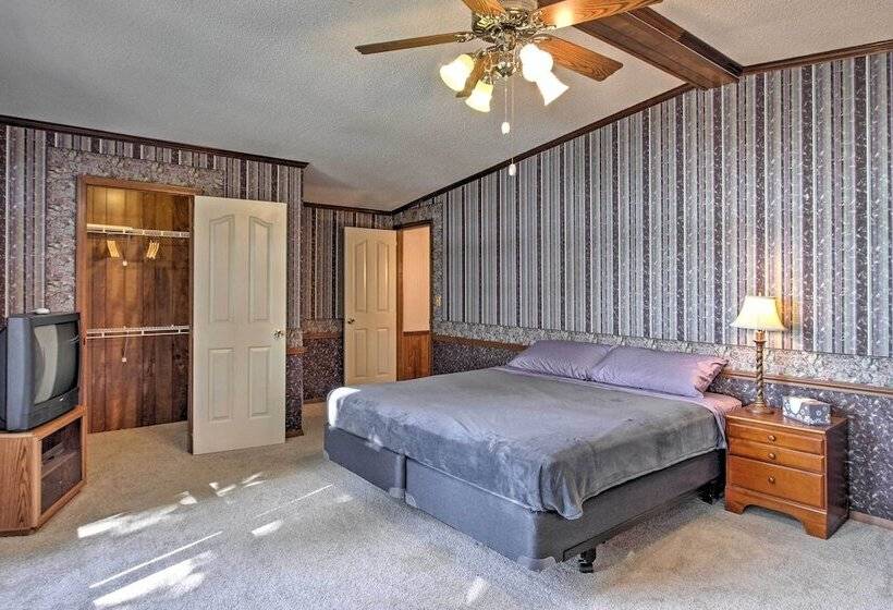 Captivating Cadiz Hideaway W/ Deck On Lake Barkley