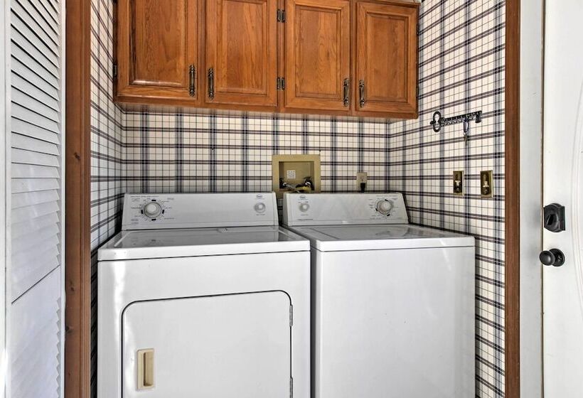 Captivating Cadiz Hideaway W/ Deck On Lake Barkley