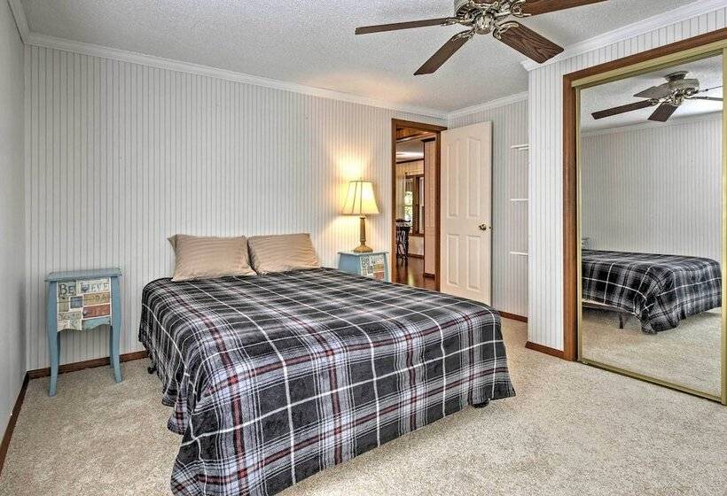 Captivating Cadiz Hideaway W/ Deck On Lake Barkley