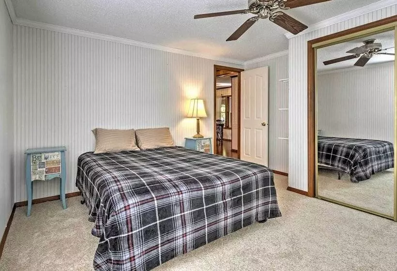 Captivating Cadiz Hideaway W/ Deck On Lake Barkley