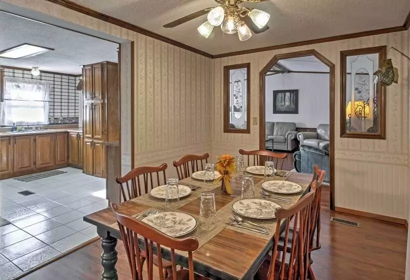 Captivating Cadiz Hideaway W/ Deck On Lake Barkley