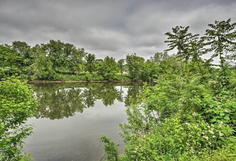Cozy Family Home W/ Kayaks, Dock & Fire Pit!