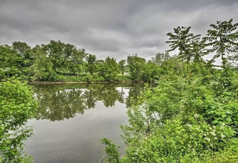 Cozy Family Home W/ Kayaks, Dock & Fire Pit!