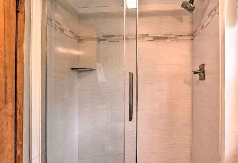 Cozy Family Home W/ Kayaks, Dock & Fire Pit!