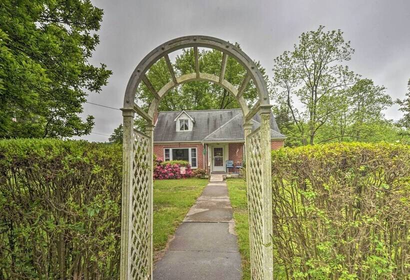 Cozy Family Home W/ Kayaks, Dock & Fire Pit!