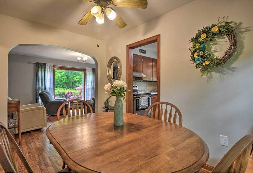 Cozy Family Home W/ Kayaks, Dock & Fire Pit!