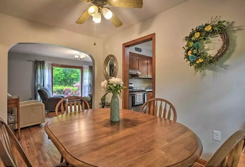 Cozy Family Home W/ Kayaks, Dock & Fire Pit!