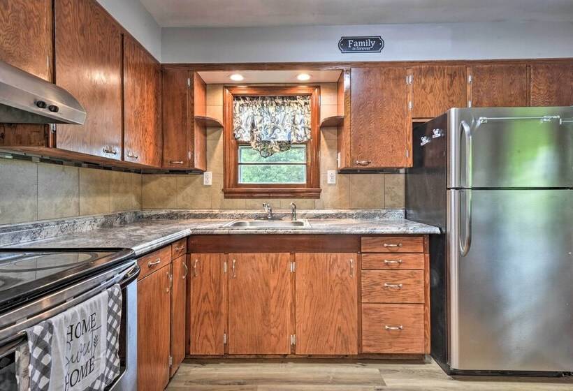 Cozy Family Home W/ Kayaks, Dock & Fire Pit!