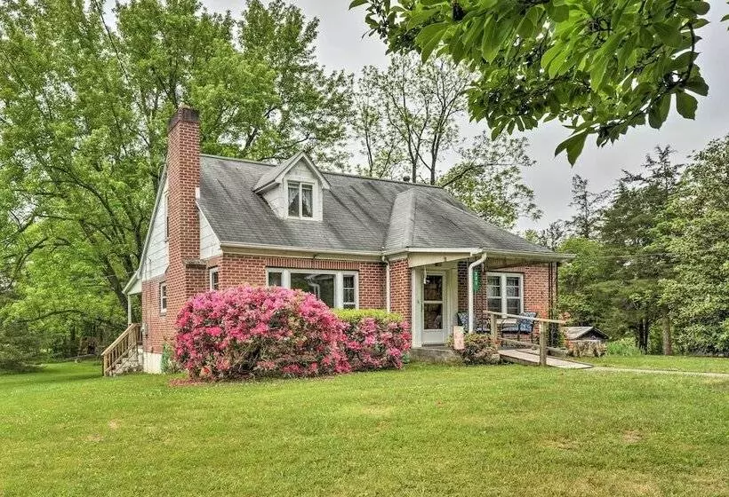 Cozy Family Home W/ Kayaks, Dock & Fire Pit!