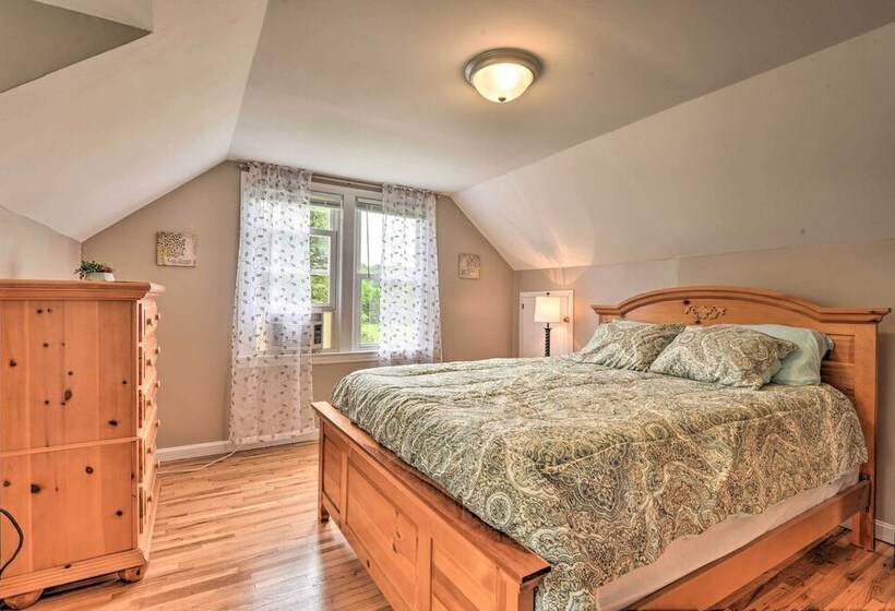 Cozy Family Home W/ Kayaks, Dock & Fire Pit!