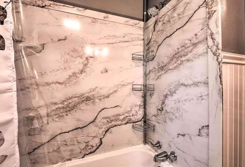 Cozy Family Home W/ Kayaks, Dock & Fire Pit!