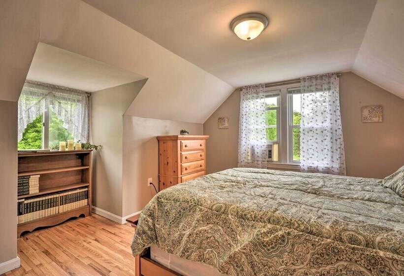 Cozy Family Home W/ Kayaks, Dock & Fire Pit!