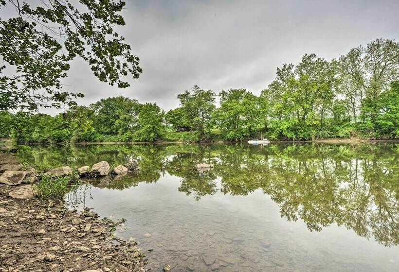 Cozy Family Home W/ Kayaks, Dock & Fire Pit!