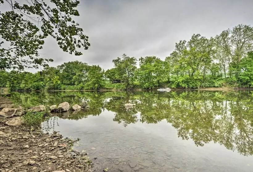 Cozy Family Home W/ Kayaks, Dock & Fire Pit!