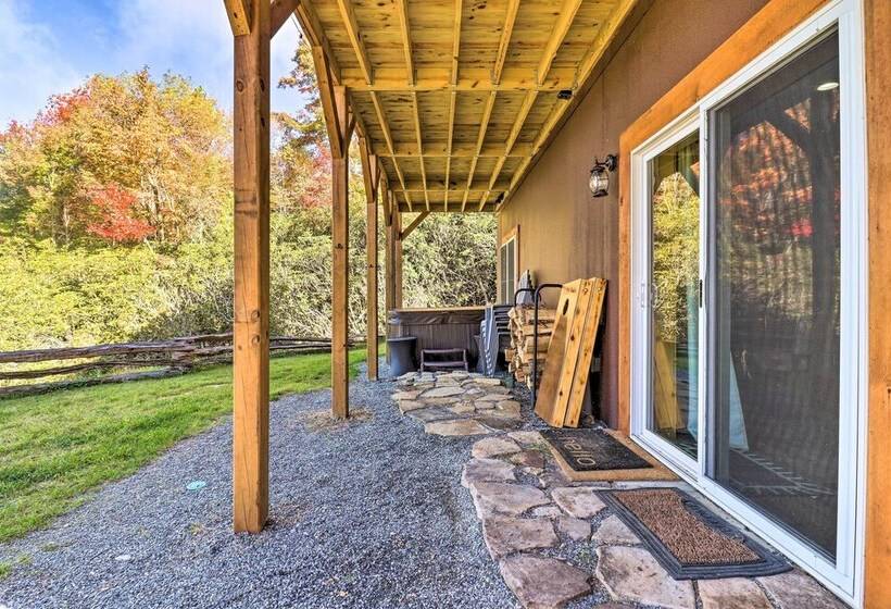 Hilltop Cabin On 5 Acres W/ Hot Tub & Waterfall!