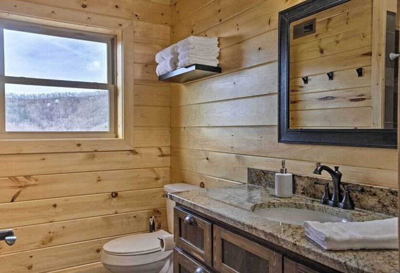 Hilltop Cabin On 5 Acres W/ Hot Tub & Waterfall!