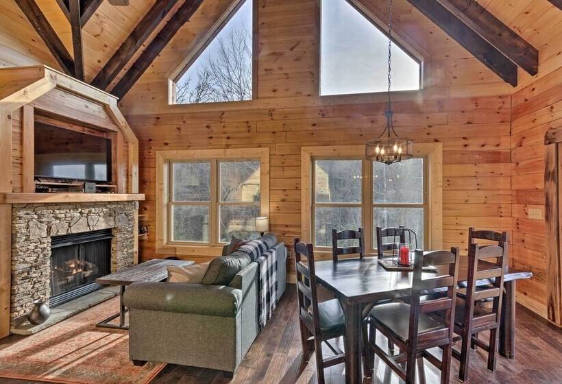 Hilltop Cabin On 5 Acres W/ Hot Tub & Waterfall!