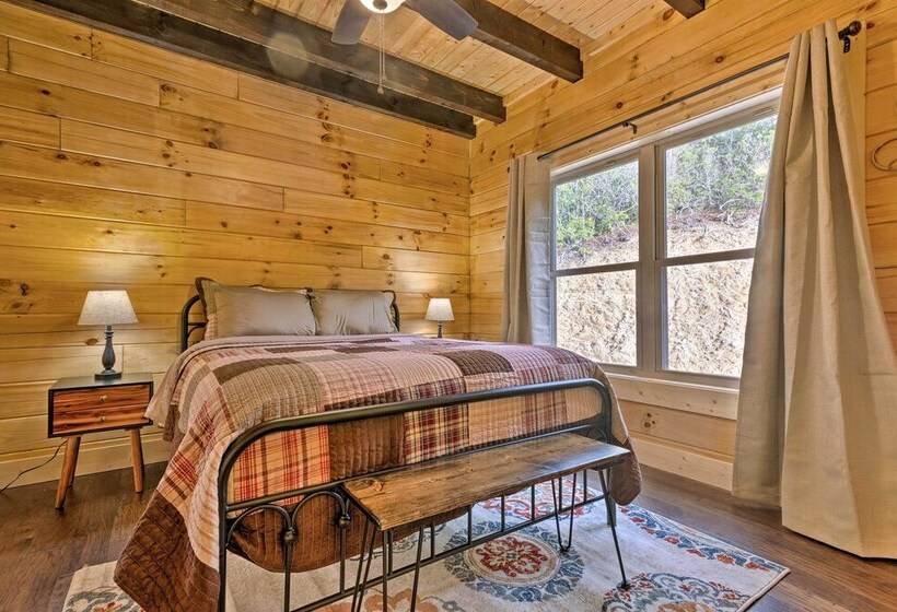 Hilltop Cabin On 5 Acres W/ Hot Tub & Waterfall!