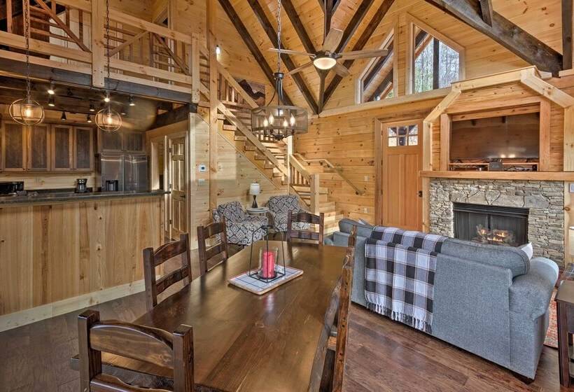 Hilltop Cabin On 5 Acres W/ Hot Tub & Waterfall!