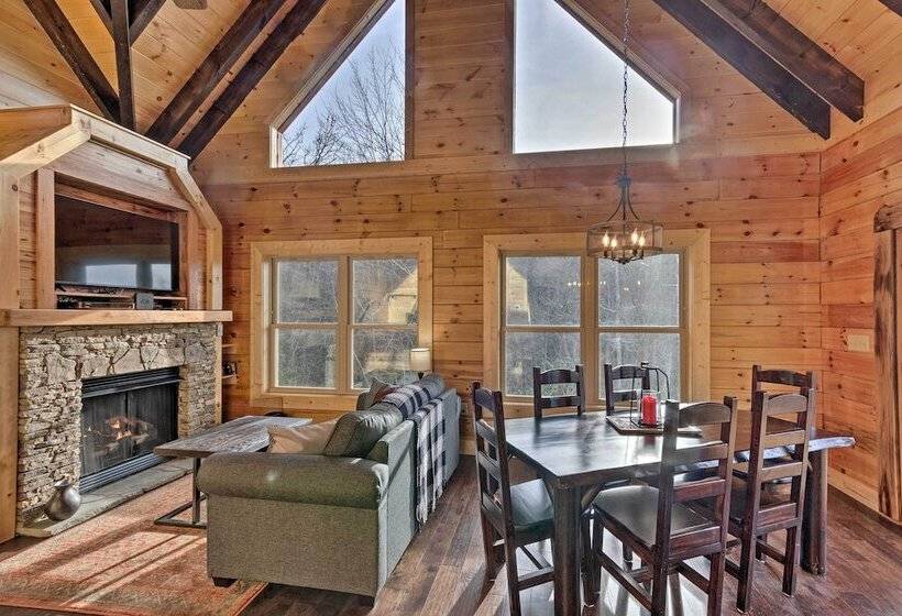 Hilltop Cabin On 5 Acres W/ Hot Tub & Waterfall!