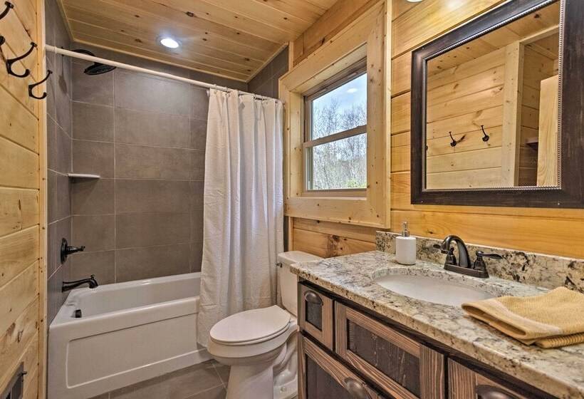 Hilltop Cabin On 5 Acres W/ Hot Tub & Waterfall!