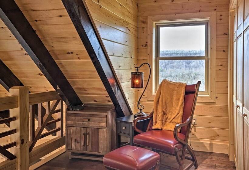 Hilltop Cabin On 5 Acres W/ Hot Tub & Waterfall!