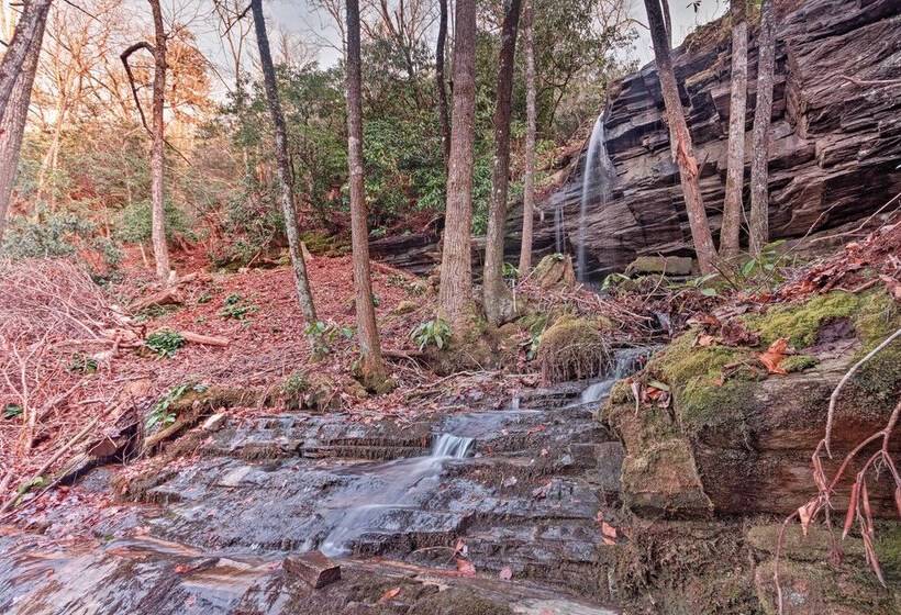 Hilltop Cabin On 5 Acres W/ Hot Tub & Waterfall!