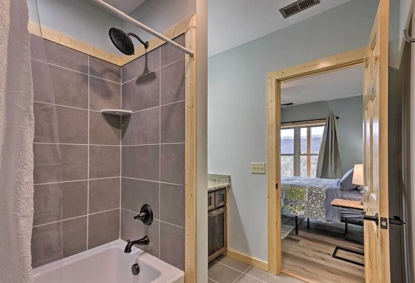 Hilltop Cabin On 5 Acres W/ Hot Tub & Waterfall!