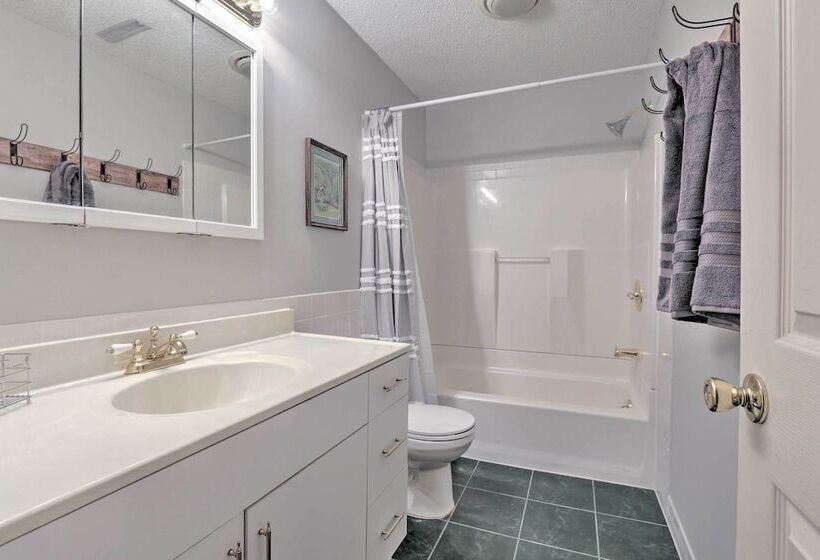 Hilton Head Waterfront Golf Getaway: Pet Friendly!