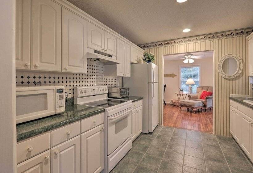 Hilton Head Waterfront Golf Getaway: Pet Friendly!