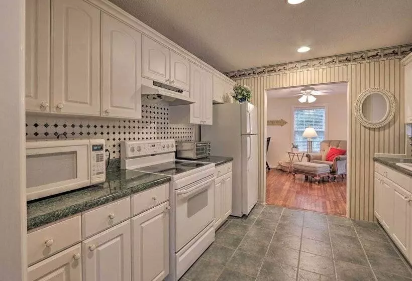 Hilton Head Waterfront Golf Getaway: Pet Friendly!